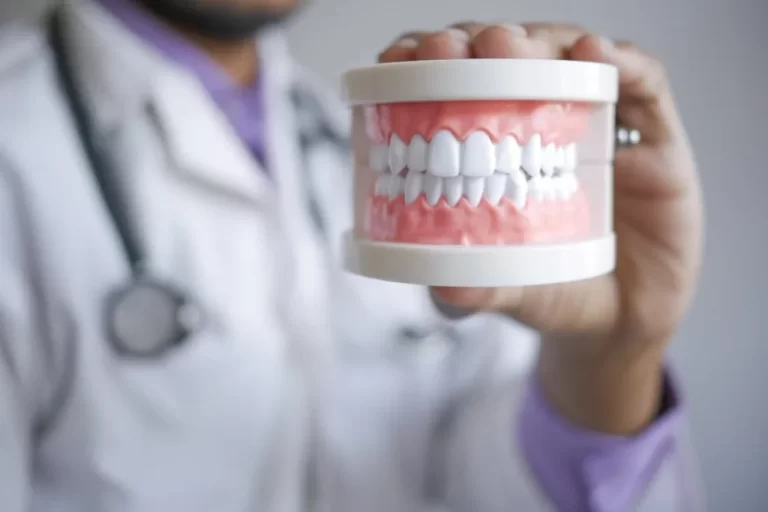 How to Keep Your Dentures Clean & Comfortable